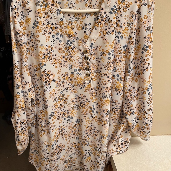 Light dress shirts - Picture 3 of 4